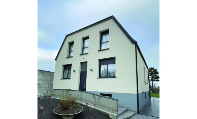 SURÉLÉVATION ET ISOLATION THERMIQUE PAR L'EXTÉRIEUR D'UNE HABITATION, Lille, ATELIER VPA